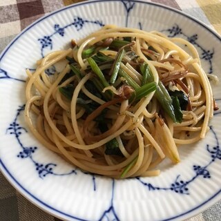 ほうれん草とブラウンえのきのじゃこパスタ